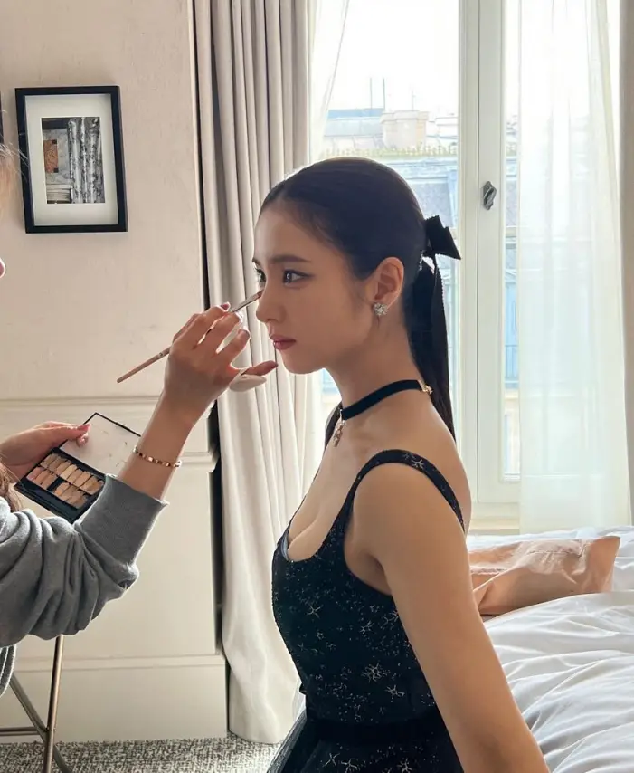 신세경 살짝 보이는 가슴골