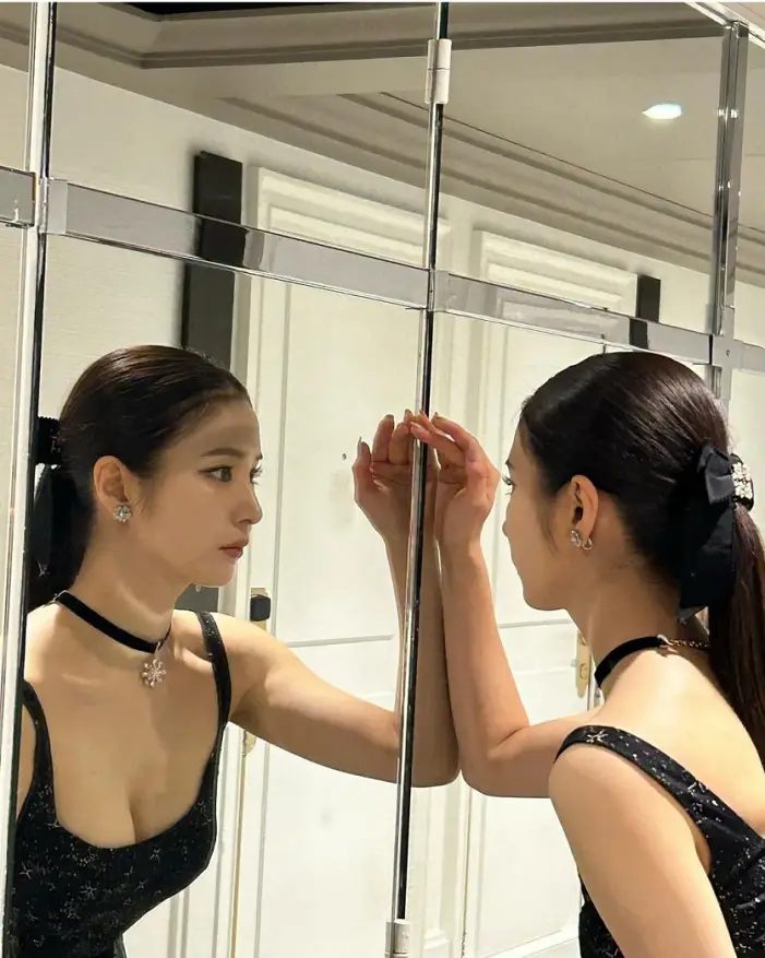 신세경 살짝 보이는 가슴골